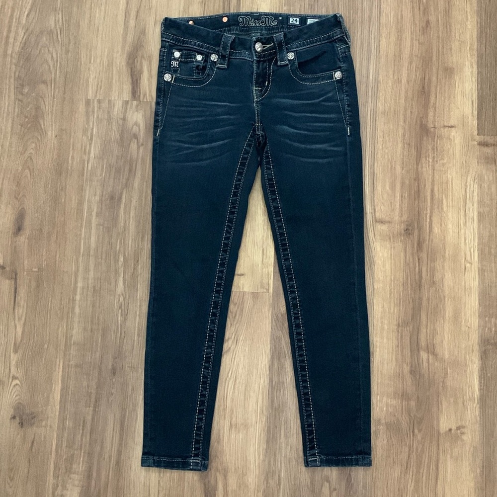 Miss Me signature skinny crop. Size 24